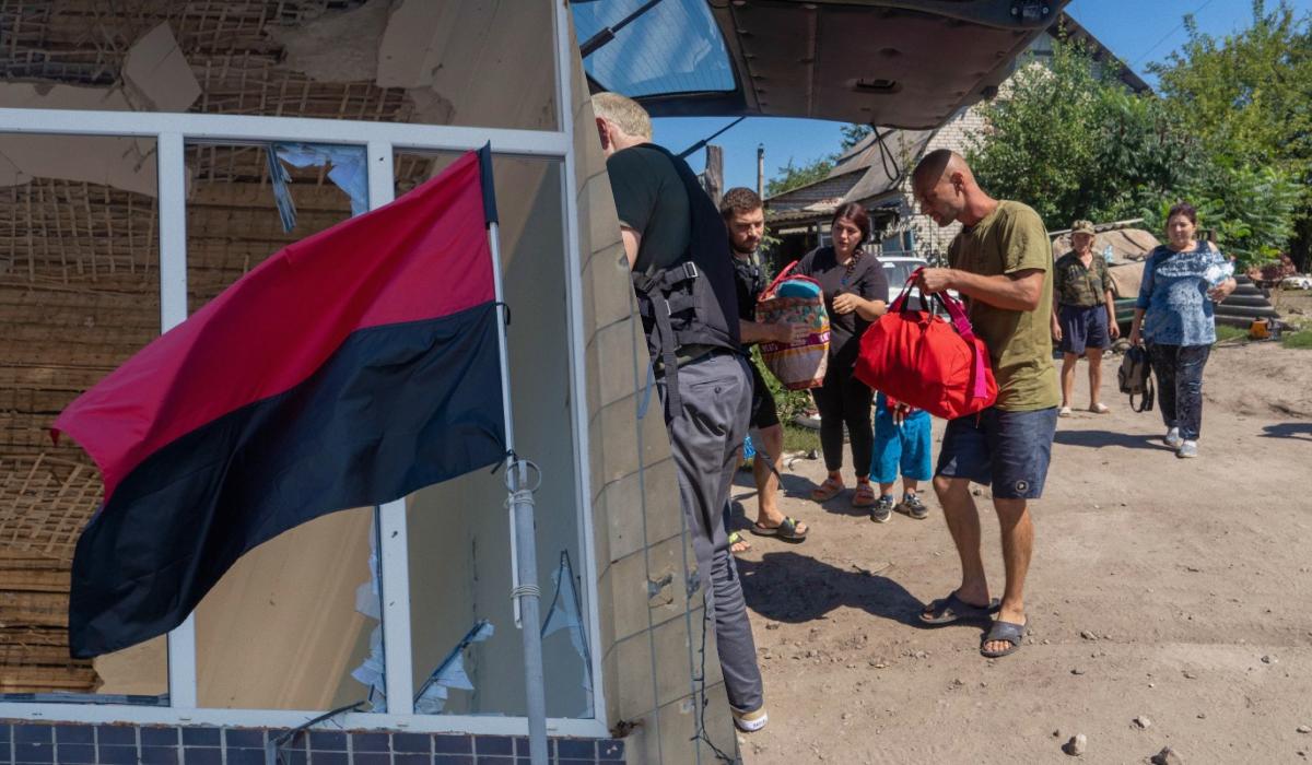 Пекло на землі: Куп'янський район, який винищують окупанти, продовжують евакуювати / фото УНІАН, Андрій Марієнко Пекло на землі: Куп'янський район, який винищують окупанти, продовжують евакуювати / фото УНІАН, Андрій Марієнко