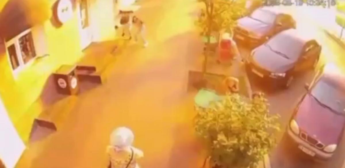 З'явилося ще одне відео моменту удару по Чернігову / скриншот З'явилося ще одне відео моменту удару по Чернігову / скриншот