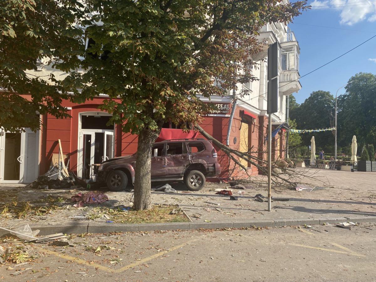 Внаслідок удару по Чернігову загинув батько трьох дітей / фото Ірини Синельник Внаслідок удару по Чернігову загинув батько трьох дітей / фото Ірини Синельник
