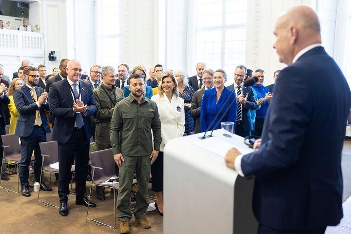 Елена Зеленская очаровала невероятно красивым образом в Дании (фото) Елена Зеленская очаровала невероятно красивым образом в Дании (фото)