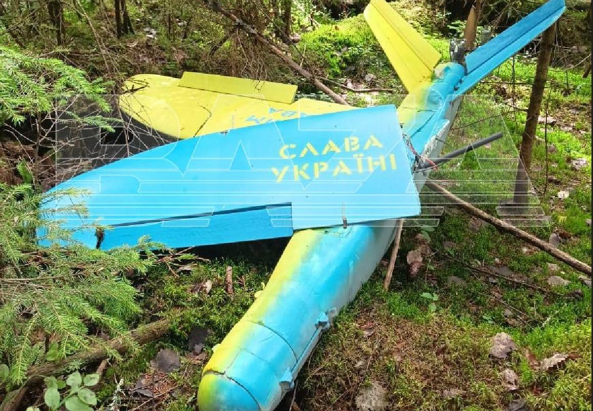 В Тверской области РФ нашли беспилотник с надписью "Слава Украине" / Telegram-канал Baza В Тверской области РФ нашли беспилотник с надписью "Слава Украине" / Telegram-канал Baza