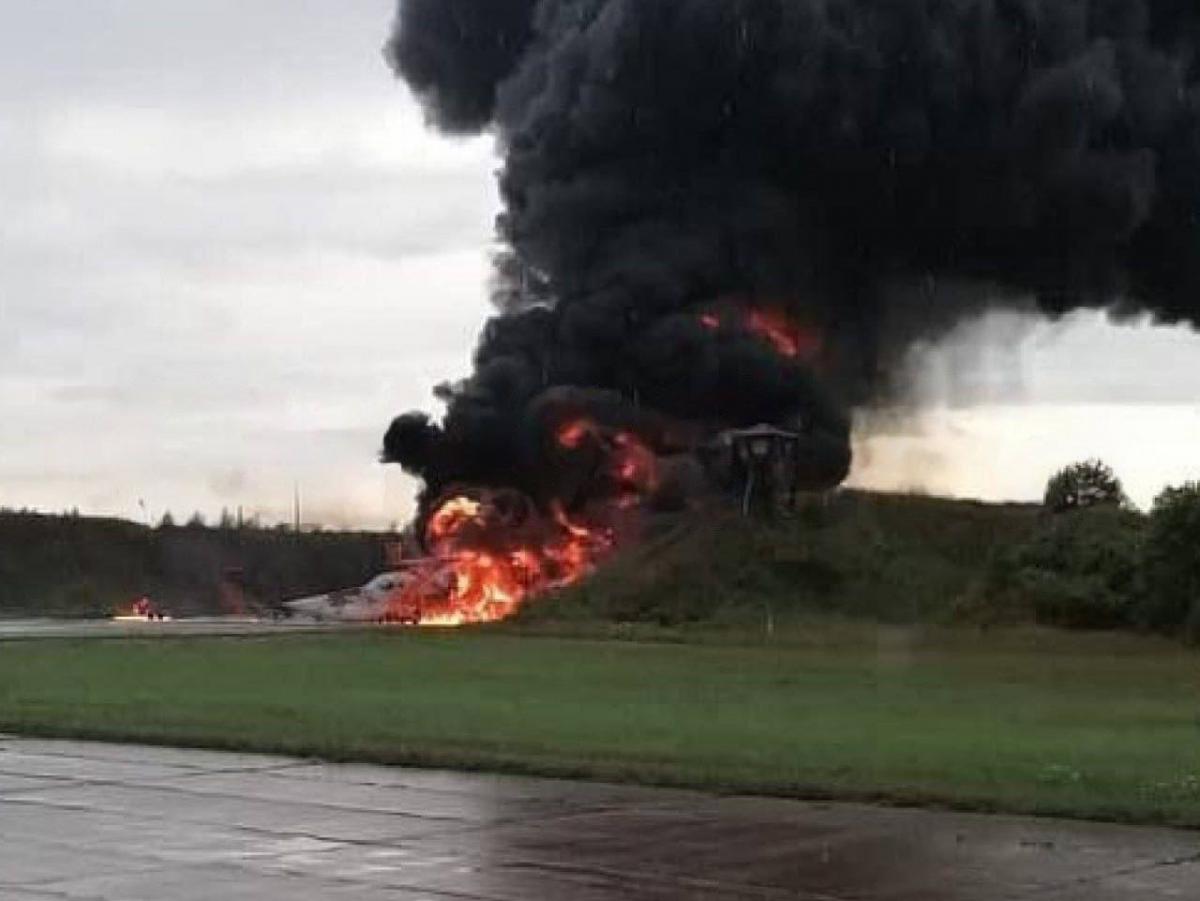 Стало известно, сколько самолетов уничтожено во время атак на аэродромы РФ / t.me/nexta_live Стало известно, сколько самолетов уничтожено во время атак на аэродромы РФ / t.me/nexta_live