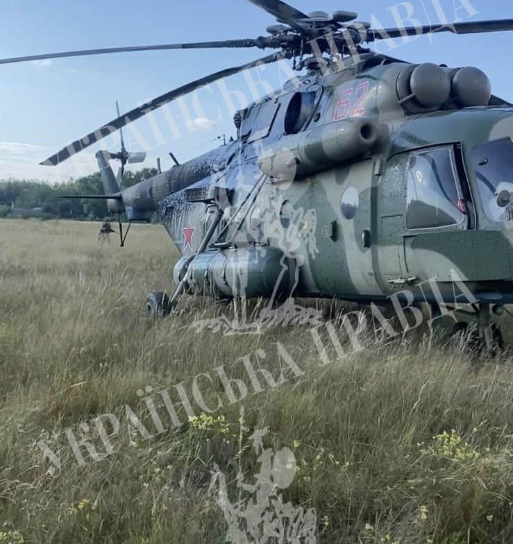 Російській військовий гелікоптер перелетів на український аеродром і здався ЗСУ Російській військовий гелікоптер перелетів на український аеродром і здався ЗСУ