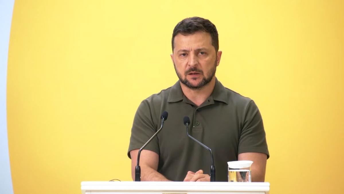 Зеленський розповів про надання Україні далекобійної зброї / фото - УНІАН Зеленський розповів про надання Україні далекобійної зброї / фото - УНІАН