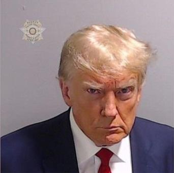 Протокольный снимок Трампа во время задержания / фото Fulton County Sheriff's Office Протокольный снимок Трампа во время задержания / фото Fulton County Sheriff's Office