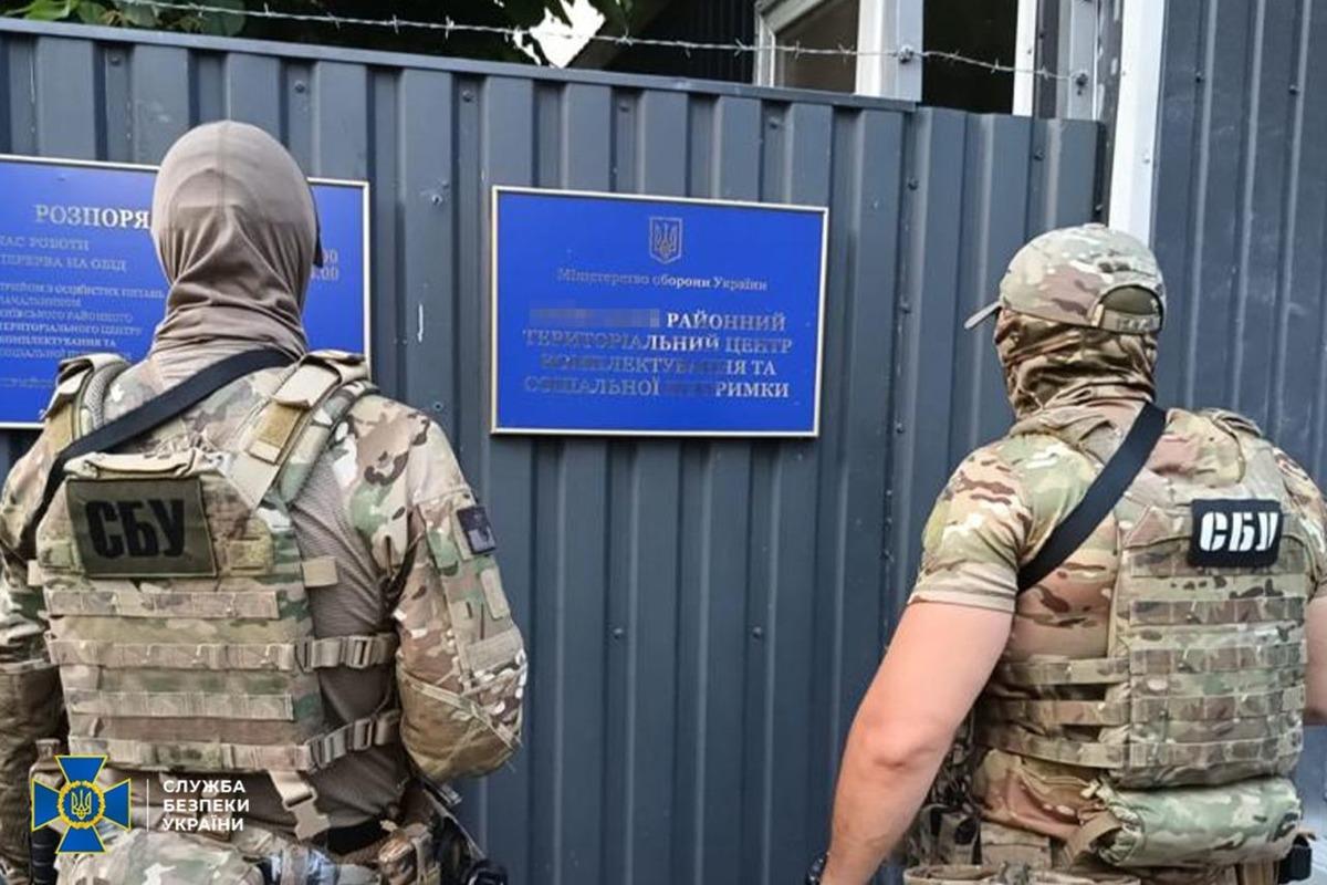 СБУ задержала еще 4-х военкоматовцев и руководителей военных медкомиссий, которые зарабатывали на уклонистах" / фото пресс-службы Службы безопасности Украины СБУ задержала еще 4-х военкоматовцев и руководителей военных медкомиссий, которые зарабатывали на уклонистах" / фото пресс-службы Службы безопасности Украины