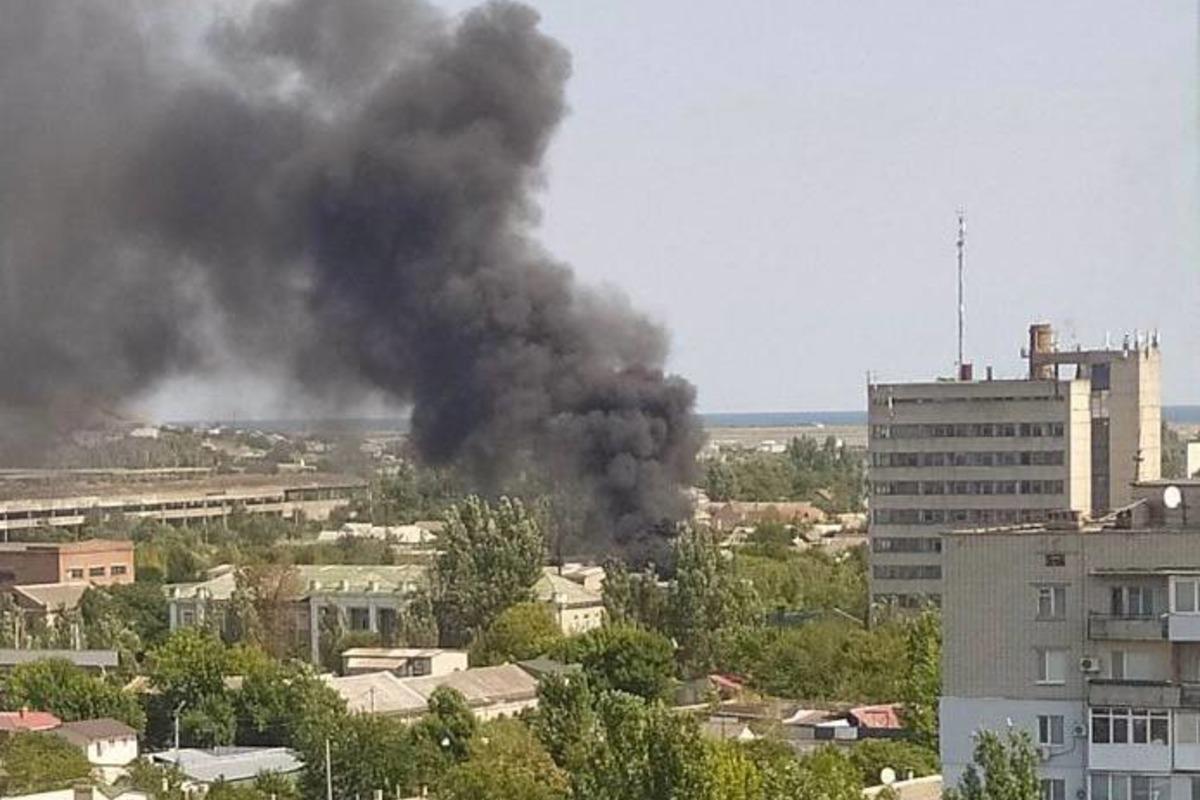 ЗСУ вдарили по території одного з підприємств РФ у Бердянську / фото t.me/ivan_fedorov_melitopol ЗСУ вдарили по території одного з підприємств РФ у Бердянську / фото t.me/ivan_fedorov_melitopol