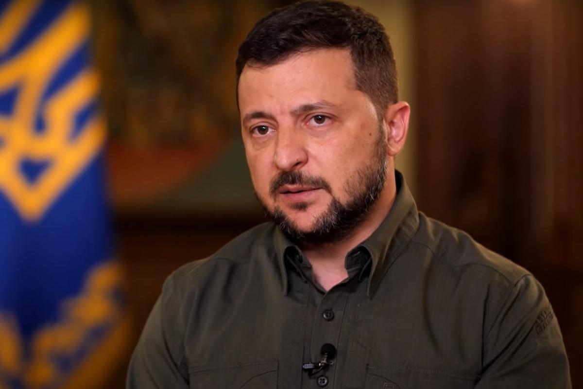 Зеленский заявил, что Украина получили большую партию бронированных "медеваков" / скриншот Зеленский заявил, что Украина получили большую партию бронированных "медеваков" / скриншот