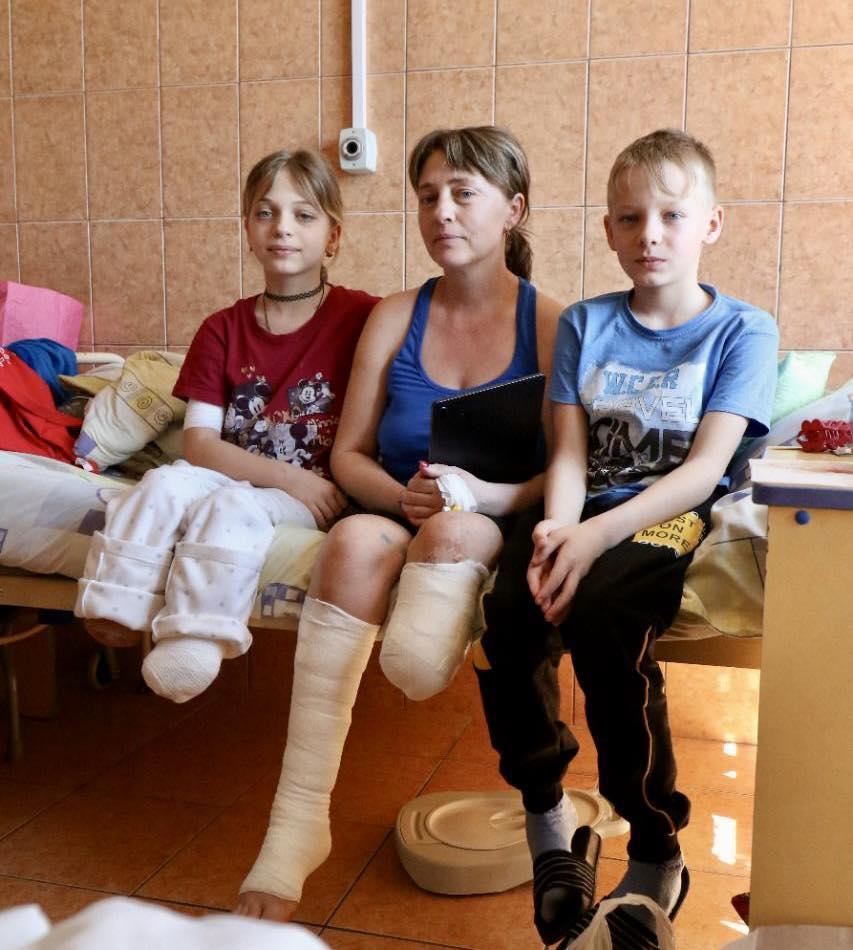 Разом я Яною постраждала її мама Наталя. В неї теж відняло одну ногу / фото facebook.com/andriy.sadovyi