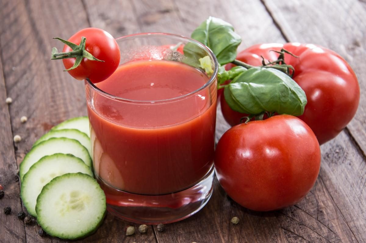 Бабушка рассказала, как делает томатный сок на зиму - проще не придумаешь —  УНИАН