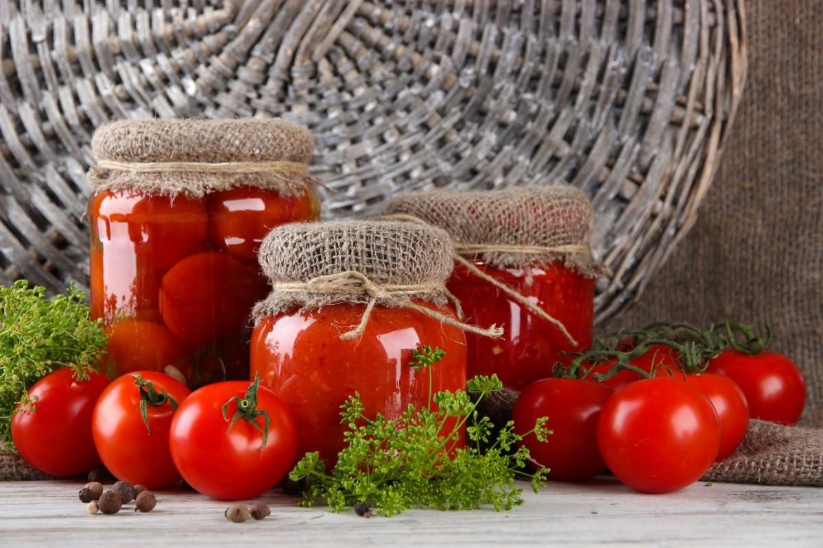 Заготовки на зиму: как закрыть помидоры черри без стерилизации
