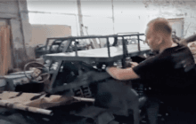 Спасают героев на фронте: изобретатель из Запорожья собирает уникальные авто для военных (видео)