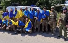 Десятки героїв - вдома: Україна провела новий обмін полоненими (фото, відео)