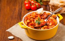 Ділюся найсмачнішим рецептом квасолі з овочами на зиму: цю страву обожнюють всі