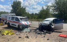 ДТП з трьома загиблими: на Миколаївщині зіштовхнулися "швидка" і легковик (фото)