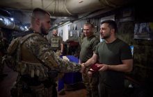 Зустрівся з "Десептиконами": Зеленський відвідав штурмові бригади на східному фронті (фото)