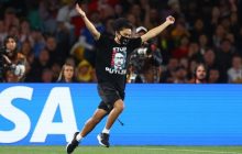 Під час фіналу жіночого ЧС з футболу на поле вибіг фанат із закликом "Свободу Україні"