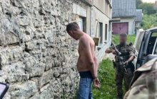 Хотел почувствовать себя "Рэмбо": в Кременце зэк избил работника военкомата и отобрал автомат
