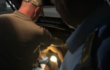 Иностранка устроила истерику при попытке вывезти мужчину-уклониста за границу, а затем бросила его и сбежала