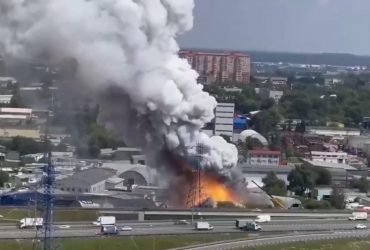 Під Москвою спалахнула епічна пожежа: вогонь і дим видно за десятки кілометрів (відео)