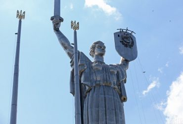 В Госдуме предложили ударить по монументу Родина-мать