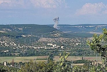 В Севастополе прогремел взрыв, поднялся столб дыма: гауляйтер заявил о сбитом БПЛА