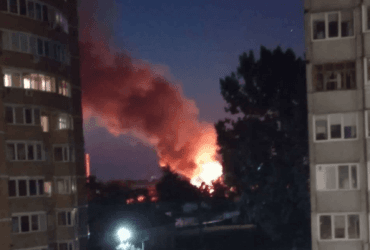 В Брянске возле воинской части произошел масштабный пожар (видео)