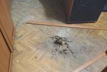 У Марганці на Дніпропетровщині в адмінбудівлі пролунав вибух (фото)
