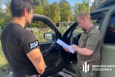 Екс-командир частини, який відрядив трьох депутатів на службу до КМВА, отримав підозру