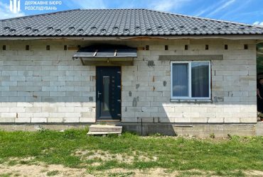 На Закарпатье солдаты вместо службы строили имение военкома: он получил подозрение