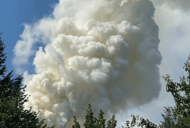 Под Москвой произошел мощный взрыв - горит аккумуляторный завод (видео)