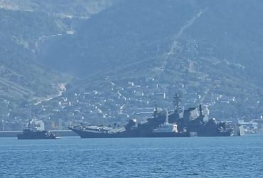 Атака морских дронов: в Новороссийске тонет большой десантный корабль РФ (видео)