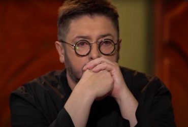 Ведучий Суханов зі сльозами розповів про маму-росіянку: Вона ж народила мене (відео)