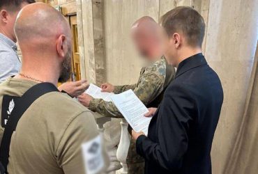 Воєнкому одного з районів Києва вручили протокол про корупцію: названо причину