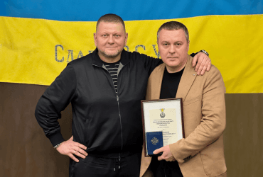 За спільний проект з Силами логістики ЗСУ - Андрій Мацола отримав нагороду від Залужного