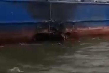 Після атаки дрона в російському танкері Sig утворилася величезна пробоїна (відео)