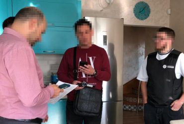 Директор швейної фабрики поставив військовим неякісну форму на 35 мільйонів гривень (фото)