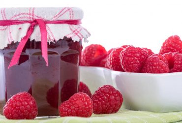 Можна не варити: шикарне малинове варення за 5 хвилин