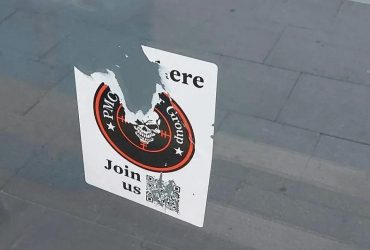 В Польше появились таинственные наклейки с символикой Вагнера (фото)