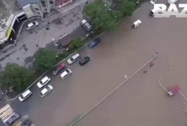 Росією дрейфують холодильники на тлі прориву дамби (відео)