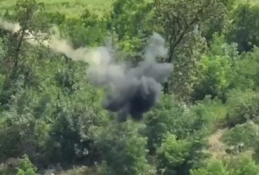 ВСУ ударным дроном выследили летающего разведчика оккупантов (видео)