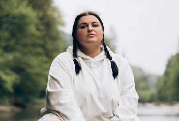 Слезы на глазах: Alyona Alyona выпустила песню об украинских детях