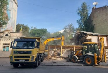 На Подоле снесли 200-летнюю усадьбу: киевляне возмущены, а городские власти открещиваются