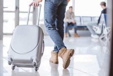 Як не залишитися без жодних речей у разі втрати валізи: експерти дали дієву пораду