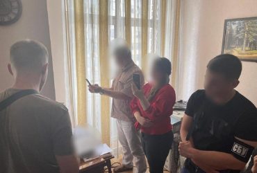 Блогерке, провоцировавшей стычки возле Киево-Печерской лавры, объявлено подозрение (фото)