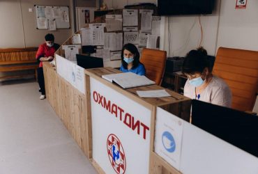 Водитель маршрутки привез женщину, которой стало плохо, в Охматдет: врачи рассказали о необычной ситуации