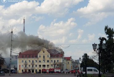 Момент удару РФ по центру Чернігова потрапив на відео: жахливі кадри