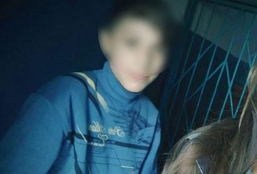 На оккупированной Херсонщине подросток сжег флаг РФ и написал на сельсовете Слава Украине