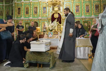 У Чернігові попрощалися із загиблою внаслідок ракетної атаки дитиною (відео)