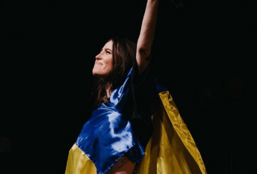 Надя Дорофєєва зворушливо заспівала гімн України і порвала мережу (відео)
